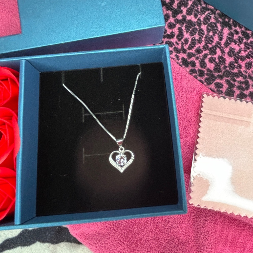 Heart moissanite necklace with rose display box, gift bag, and GRA certificate - Picture 5 of 5